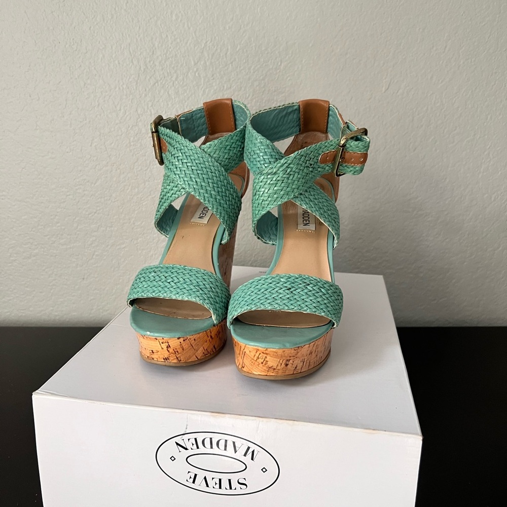STEVE MADDEN AQUA WEDGE CORK HEELS SIZE 8